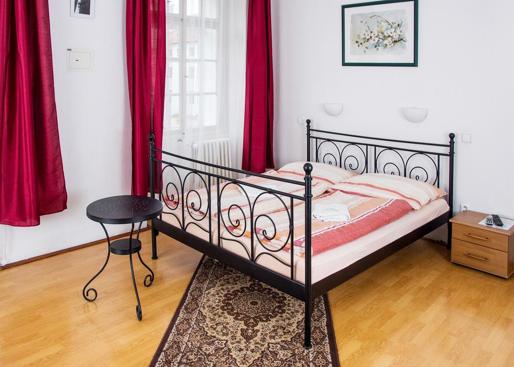 Bed & Breakfast Charles Bridge